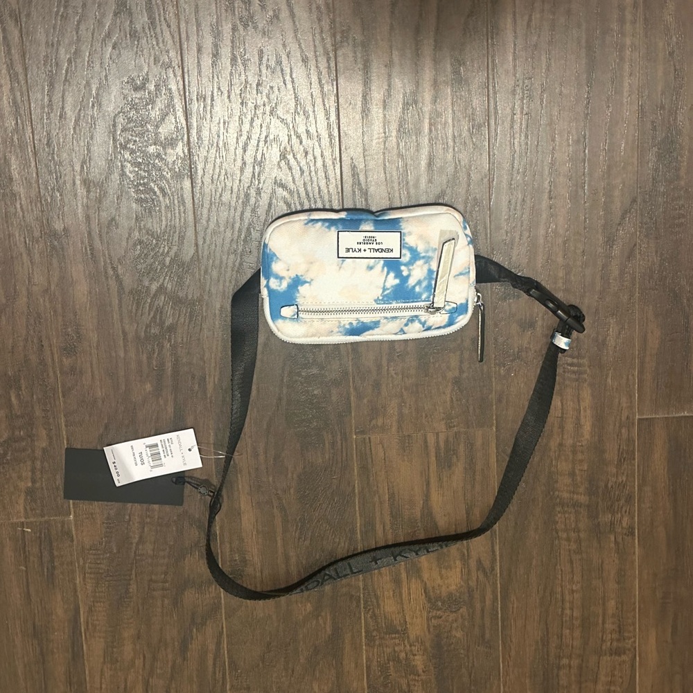 NWT Kendall and Kylie  Blue and White Crossbody waist belt Bag adjustable